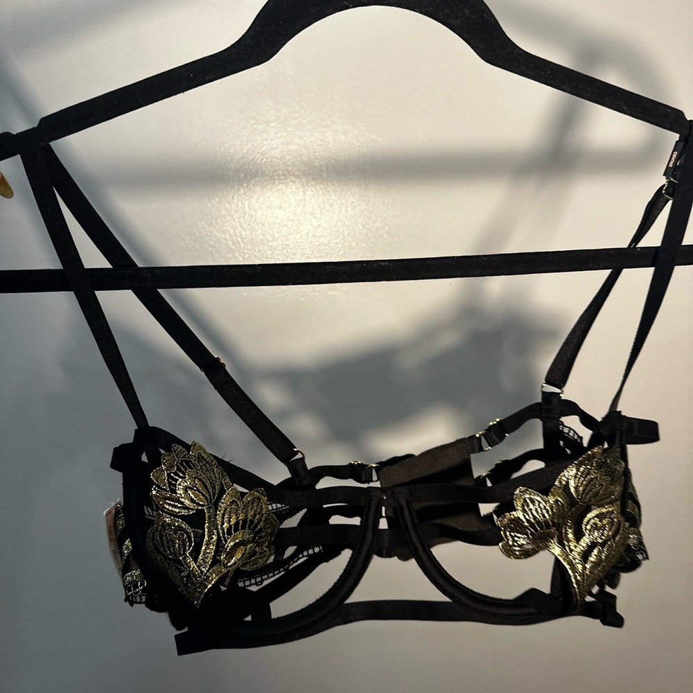 BNWT Victoria’s Secret Sexy Black and Gold Strappy Bra